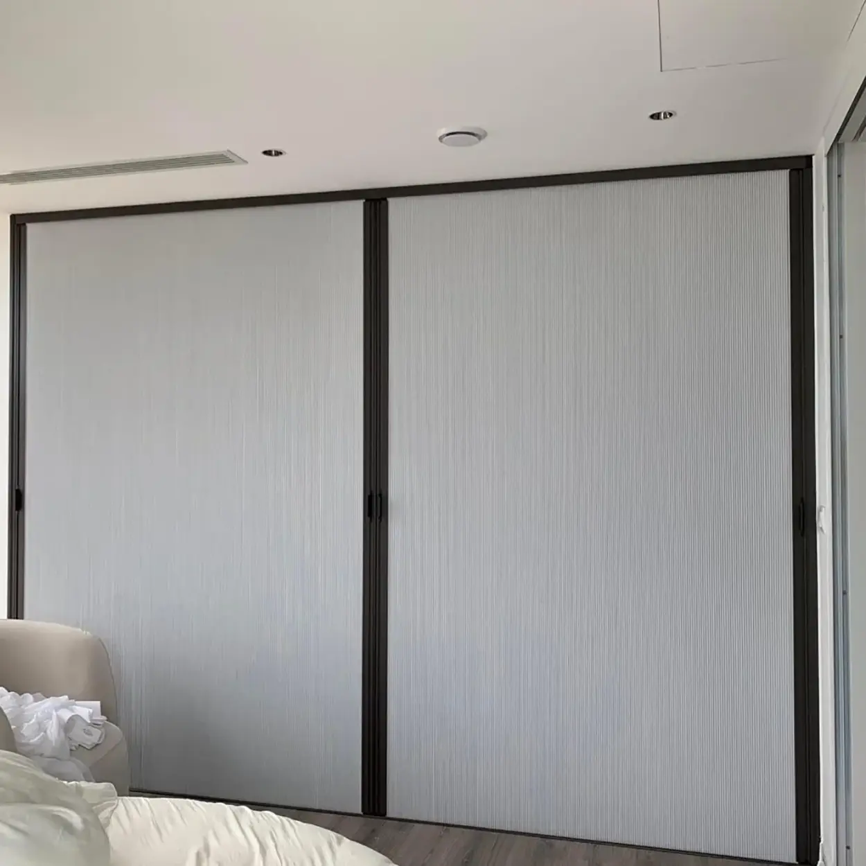 Karakoyunlu bebek odası — honeycomb blackout, deliksiz montaj, tam karartma